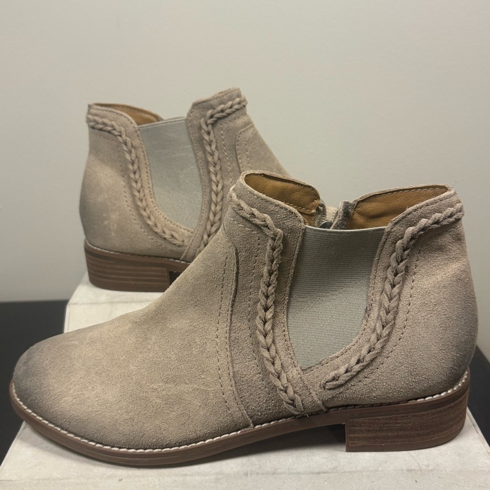 Earth Etnika Bootie, 10W, Taupe color, NWOT - Picture 5 of 15